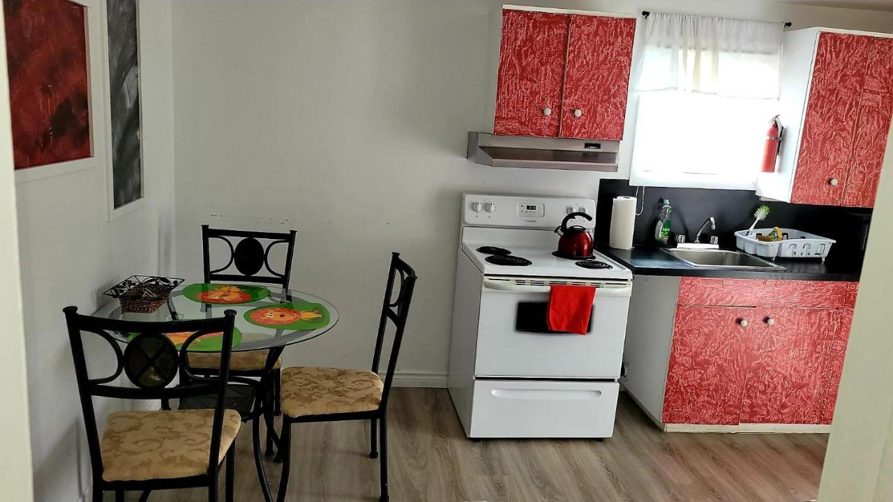 Quiet Cozy Apartment Next To Highway Wifi+Netflix Edmundston Exterior foto