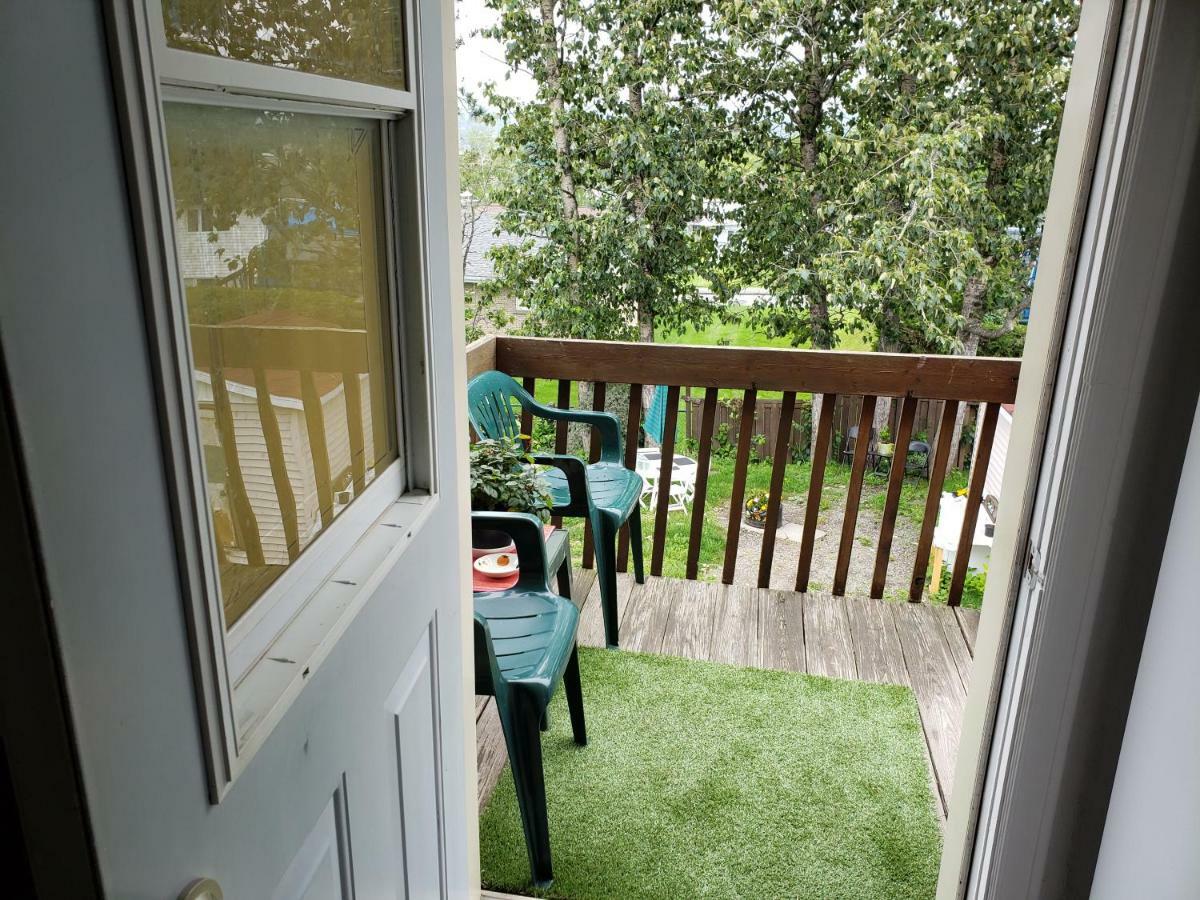 Quiet Cozy Apartment Next To Highway Wifi+Netflix Edmundston Exterior foto